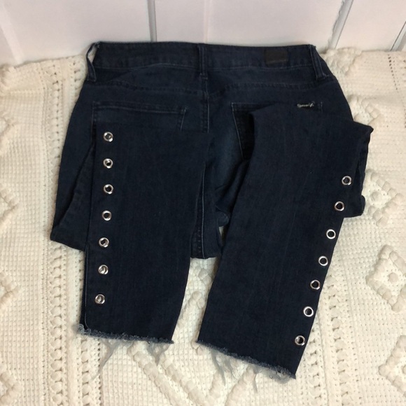 Seven7 Dark Wash Mid Rise Grommet Detail Split Hem Ankle Skinny Jeans Denim 10 - Picture 7 of 11